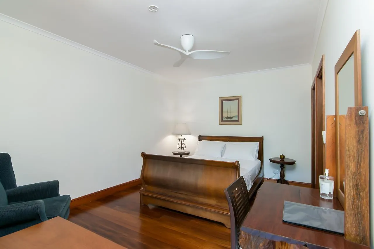Alojamento de Acomodação e Pequeno-almoço Daintree Manor B&B